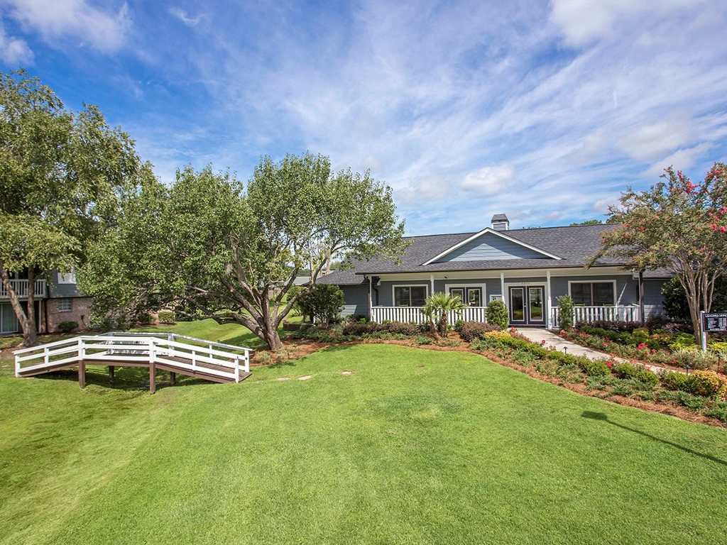 Towne West Manor features spacious two & three bedroom apartment homes